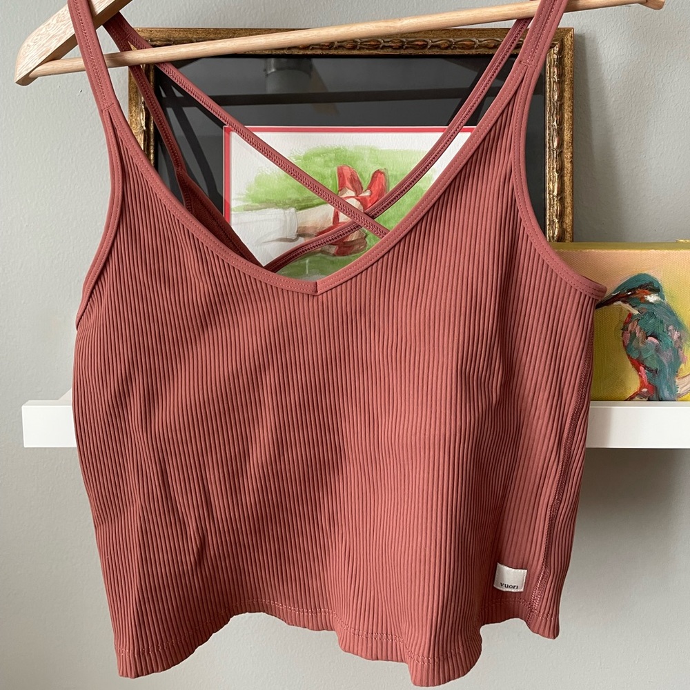 Vuori rib crop tank top in rosewood size large